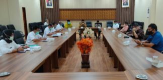Komisi C saat rapat bersama Dinsos KBPP dan PA Kabupaten Tulungagung di Ruang Aspirasi Kantor DPRD Tulungagung, Rabu (22/4).