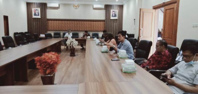 Yuwono saat menerima kedatangan pimpinan dan anggota Pansus III DPRD Kota Salatiga, Rabu (19/8).