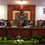 Wakil Ketua DPRD Tulungagung, Ahmad Baharudin (paling kanan), saat membacakan nama-nama anggota pansus saat rapat paripurna, Selasa (8/9).