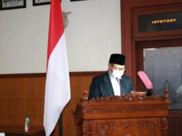 Renno Mardi Putra saat menyampaikan 20 ranperda yang masuk Propemperda tahun 2021 dalam sidang paripurna DPRD Tulungagung, Sabtu (28/11) sore.