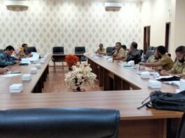 Pimpinan dan anggota Komisi A ketika hearing membahas Ranperda APBD Tulungagung Tahun Anggaran 2021 bersama camat se-Tulungagung, Senin (9/11).