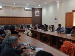 Susilowati saat menerima kedatangan pimpinan dan Bapemperda DPRD Kabupaten Wonogiri, Senin (2/11).
