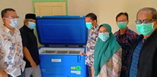 Pimpinan dan aggota Komisi C melihat kesiapan cold chian tempat penyimpanan vaksin di Kantor Dinkes Kabupaten Tulungagung, Rabu (20/1).