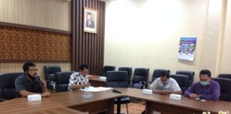 Sunaryo ketika menerima pimpinan dan anggota Komisi A DPRD Kabupaten Ponorogo di Ruang Aspirasi Kantor DPRD Tulungagung, Jumat (5/2).