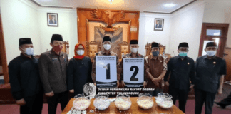 Pimpinan dewan bersama dua cawabup dan ketua parpol pengusung seusai pengundian nomor urut cawabup, Sabtu (4/9) siang.