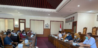 Ahmad Baharudin dan Komisi B DPRD Tulungagung saat melakukan audiensi dengan nelayan, Rabu (8/9) lalu.