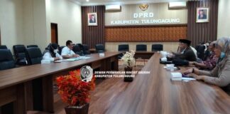 Pimpinan dan anggota Komisi D saat melakukan pembahasan Ranperda APBD 2022 untuk pertama kalinya dengan BPBD Kabupaten Tulungagung, Rabu (3/11).