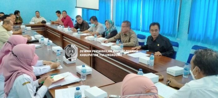 Rakor Komisi C dengan manajemen PDAM berlangsung di Kantor PDAM Tulungagung, Rabu (25/5) kemarin.