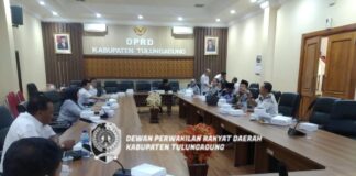 Pansus Perubahan Tatib DPRD Tulungagung saat melakukan rapat di Ruang Aspirasi Kantor DPRD Tulungagung, Rabu (15/3).