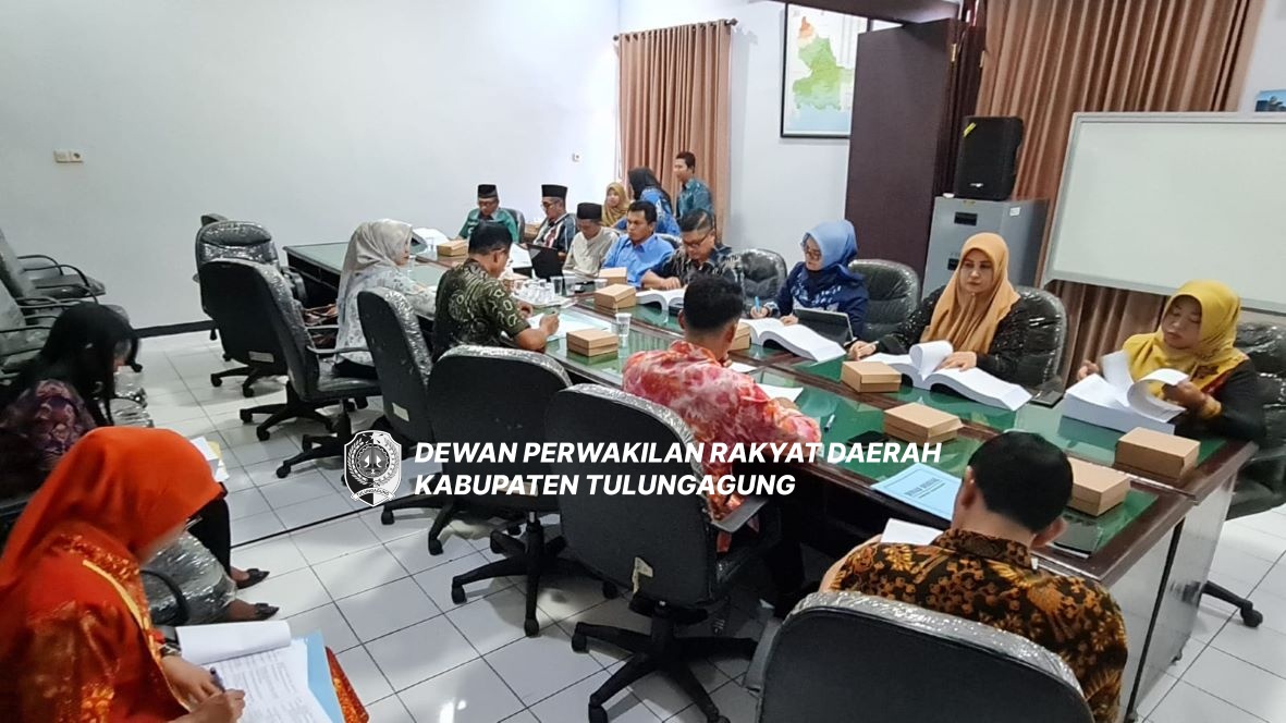 Komisi B juga melakukan hearing pembahasan Ranperda APBD Kabupaten Tulungagung Tahun 2024 bersama mitra kerjanya di Ruang Rapat Komisi C Kantor DPRD Tulungagung, Kamis (19/10).