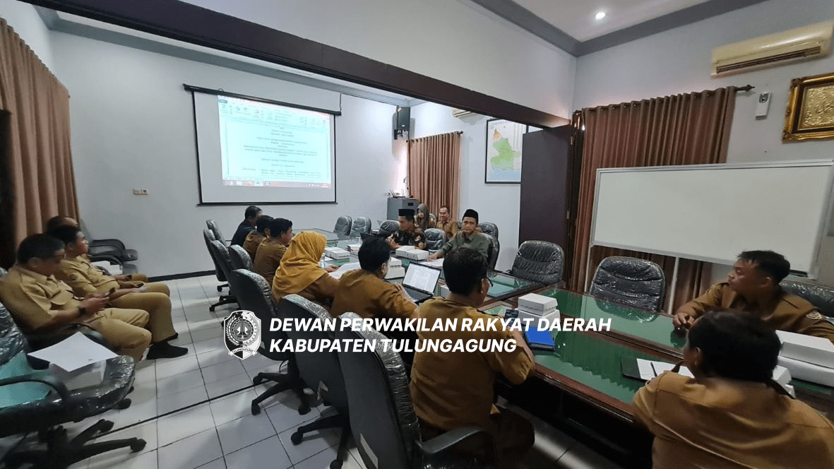 Pansus II yang dipimpin ketuanya, Faruuq Tri Fauzi melakukan pembahasan ranperda di Ruang Rapat Komisi C Kantor DPRD Tulungagung.